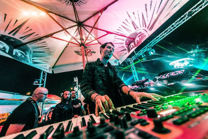 42788021_1992032850845521_7805339750302220288_n