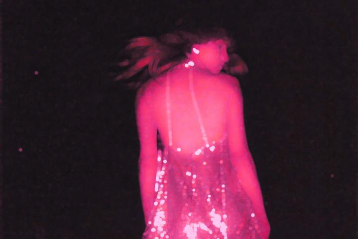 Alex Beck chante l&rsquo;amour dans &laquo;&nbsp;Tunnel Vision&nbsp;&raquo;